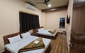 Hotel Maheshwari Green'S